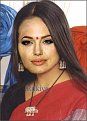 Click image for larger version

Name:	angelina_jolie_in_sari1.jpg
Views:	226
Size:	16.1 KB
ID:	108963
